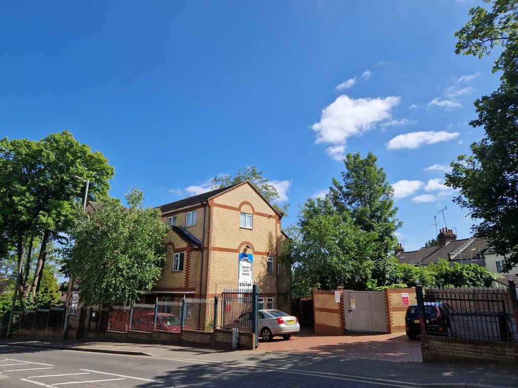 Property photo 2 of 6