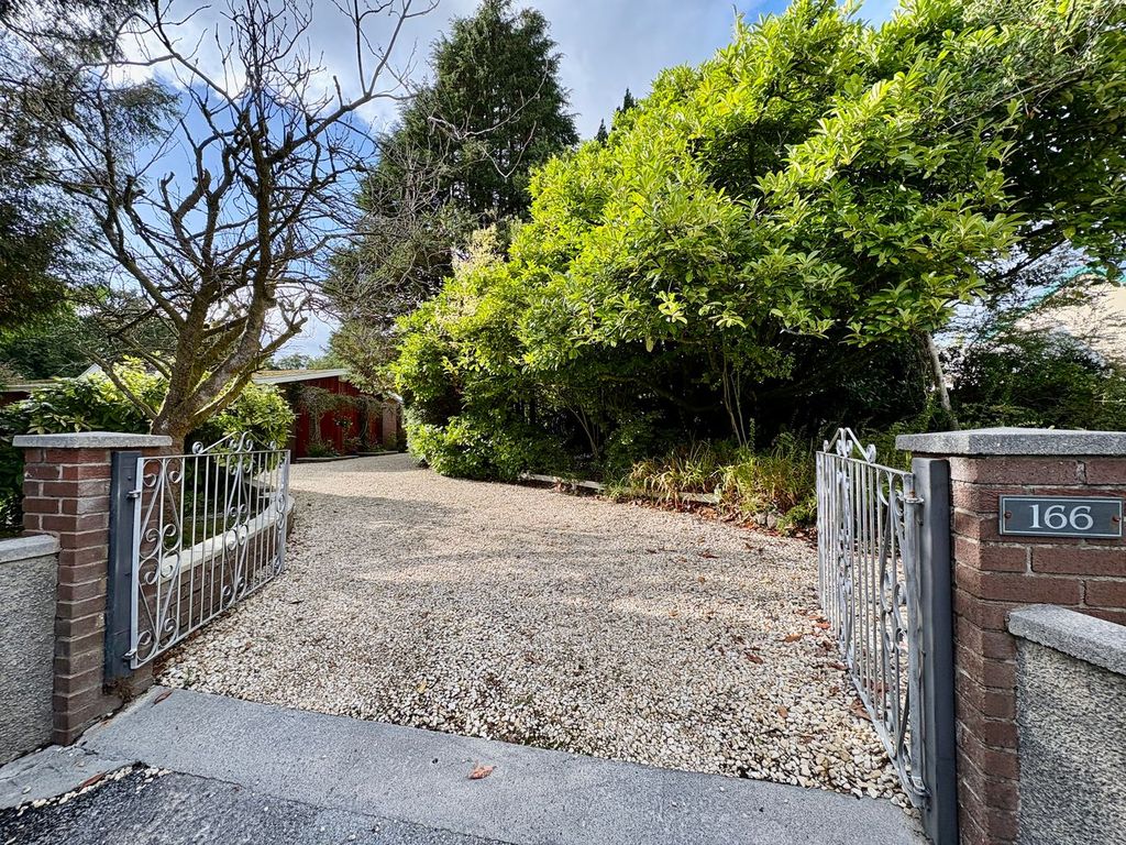 Property photo 2 of 40