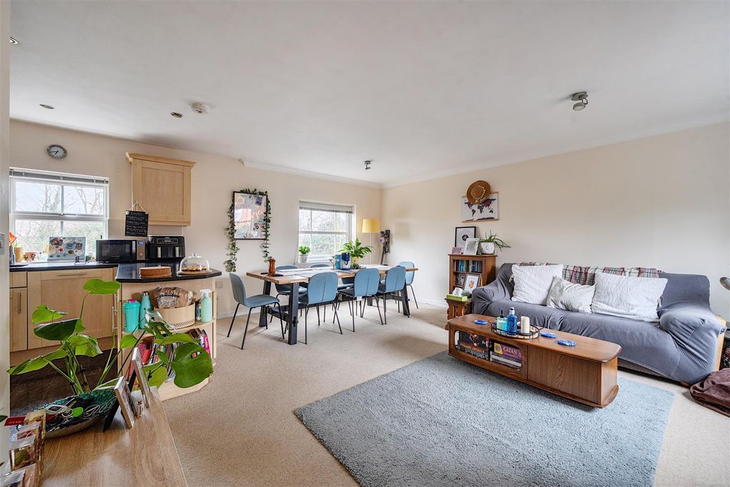 Property photo 2 of 13 1396543-14-695Fdd28E2004.Jpg