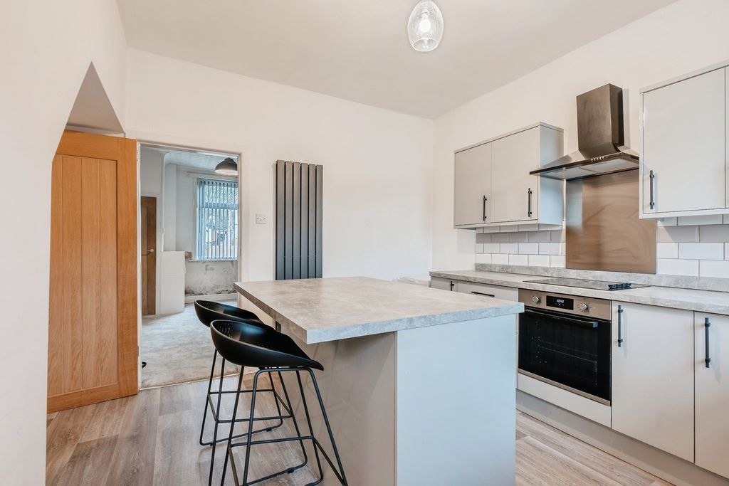 Property photo 3 of 12 Pbox-Img.Jpg