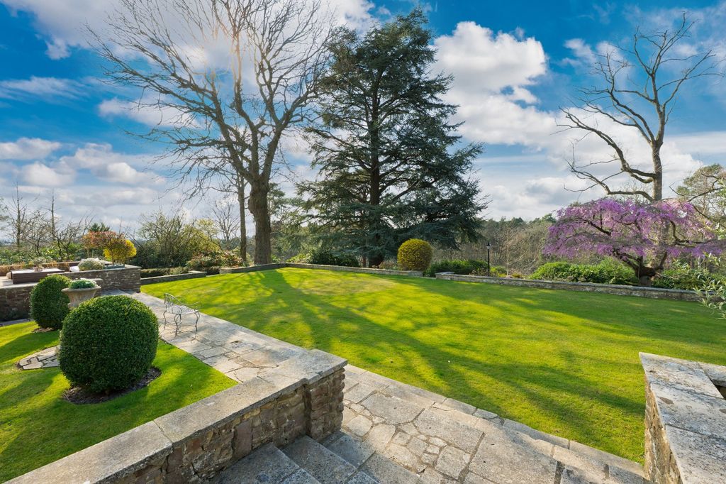 Property photo 3 of 34 Gardens