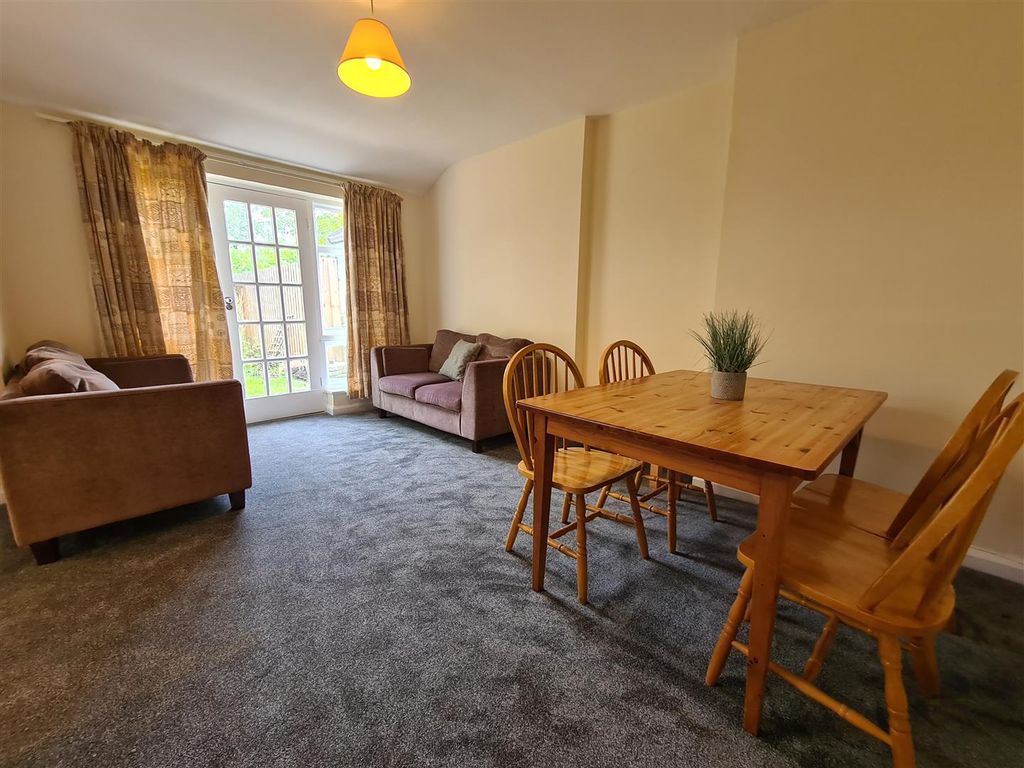 Property photo 1 of 17 Lounge
