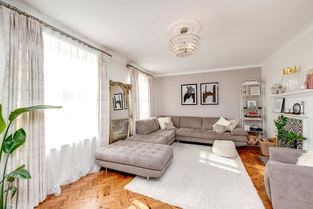 Property photo 3 of 11 Picture No. 02