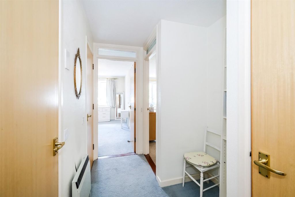 Property photo 2 of 14 15 Oak Lodge-1_Web.Jpg