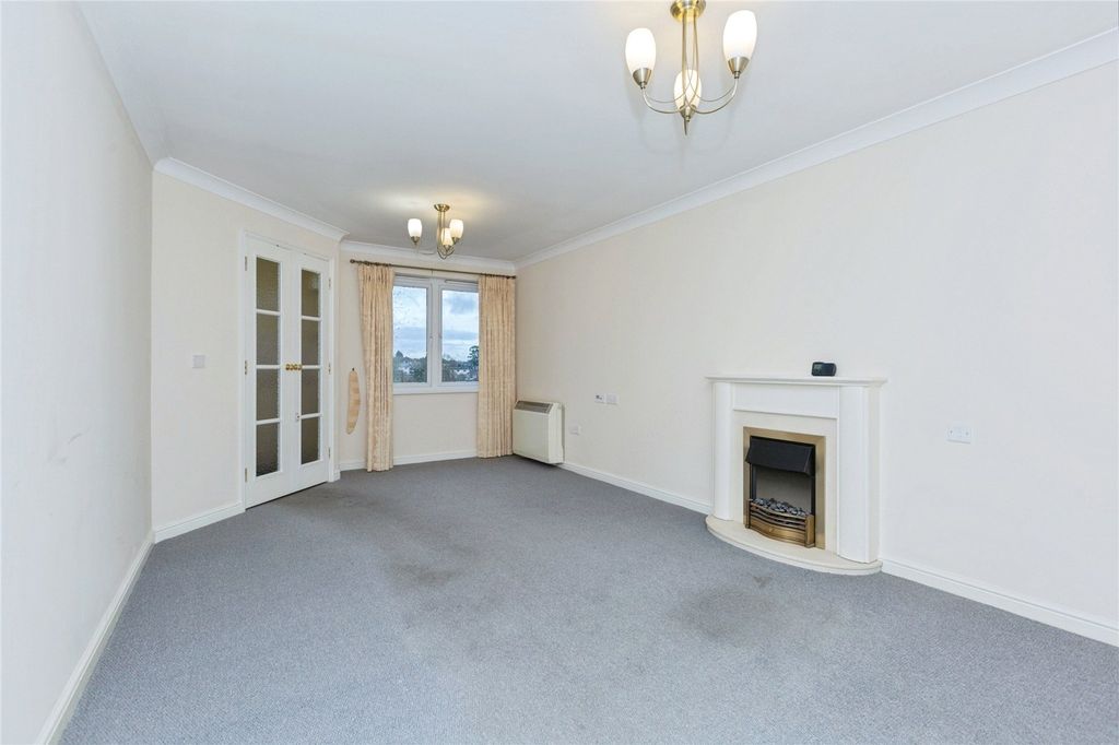 Property photo 1 of 12 Living Room