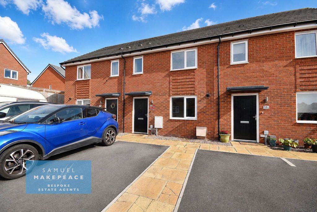Property photo 1 of 23 Modern Three Bedroom Town House With No Upward Chain