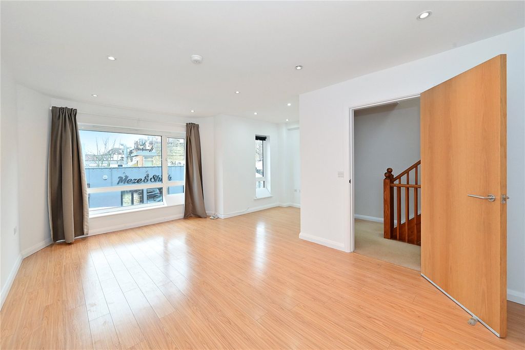 Property photo 2 of 12 Picture No. 02