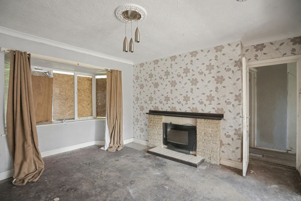 Property photo 2 of 14 23 Cedar Drive, Chickenley, Dewsbury, West Yorkshire, Wf12 8Nu