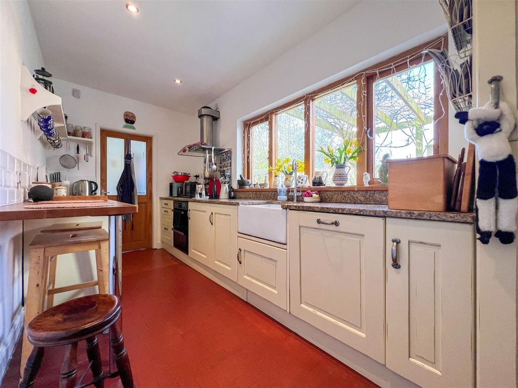 Property photo 3 of 36 Kitchen