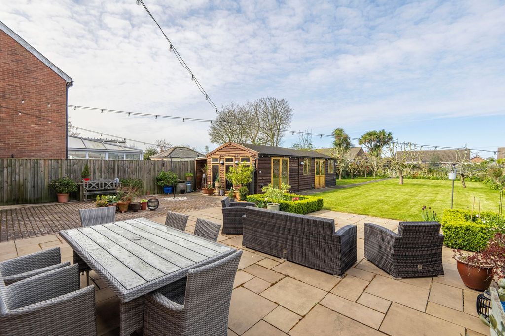 Property photo 2 of 27