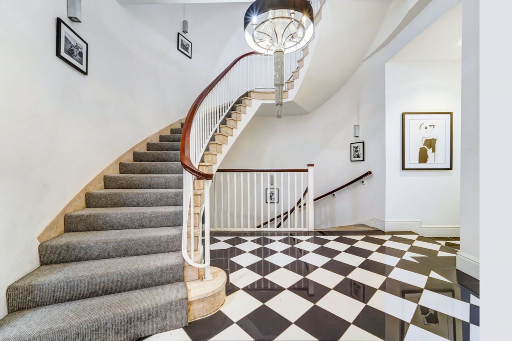 Property photo 3 of 12