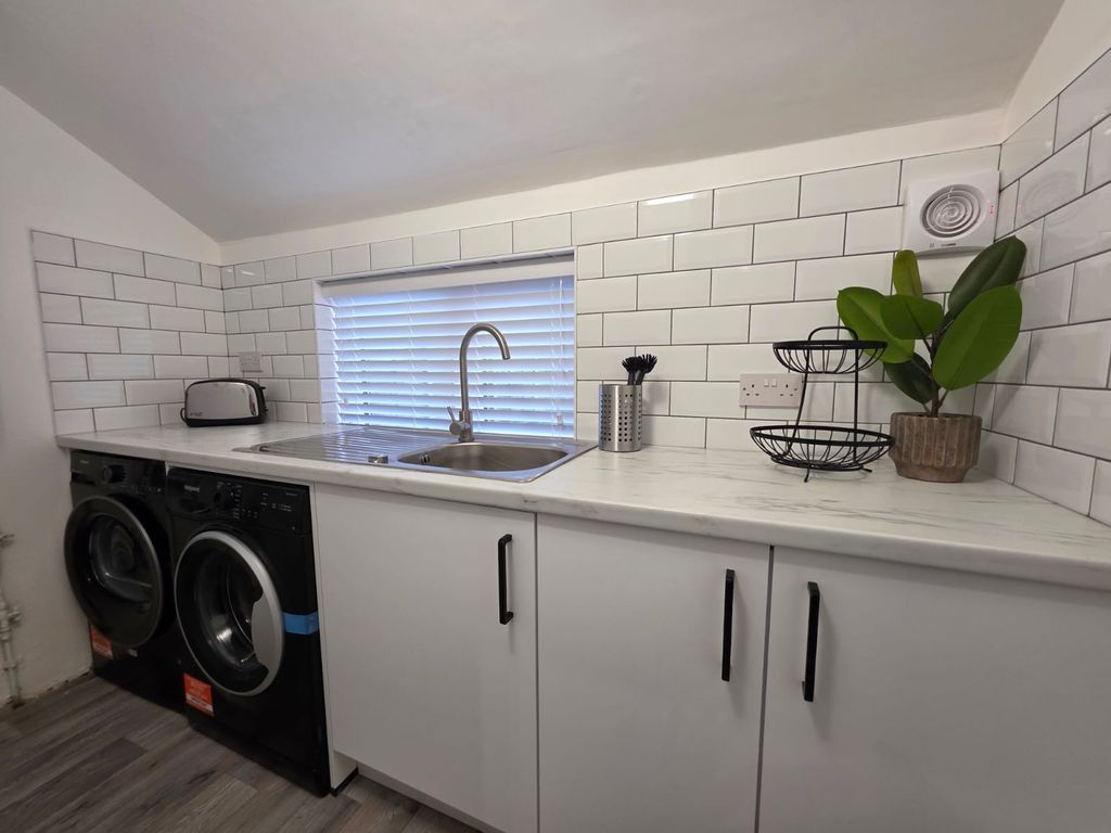 Property photo 3 of 14 Communal Pics 38 Dale Road (11).Jpeg