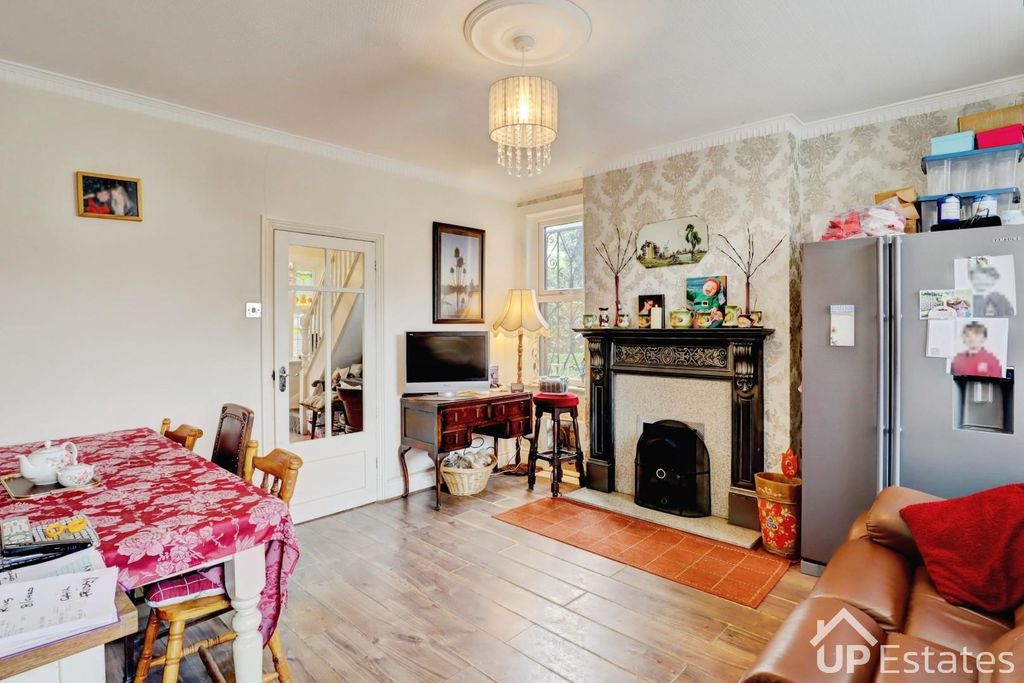 Property photo 3 of 17 Dining Room