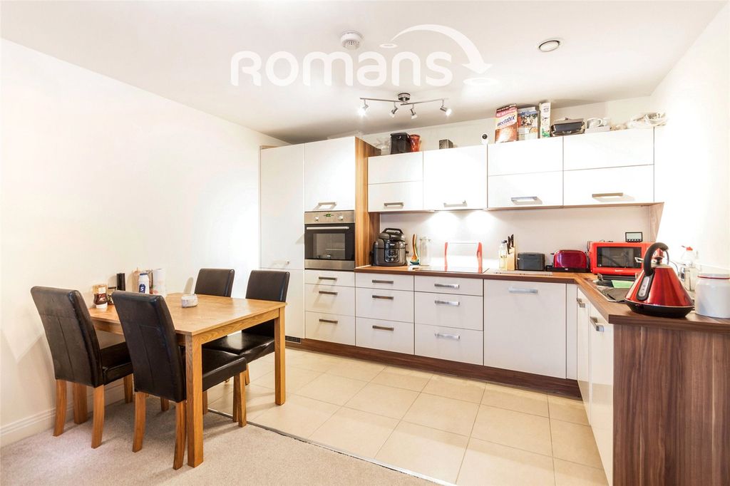 Property photo 2 of 9 Picture No. 13