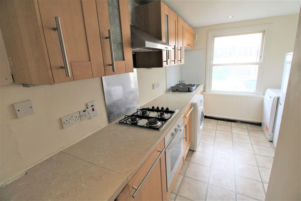 Property photo 2 of 27