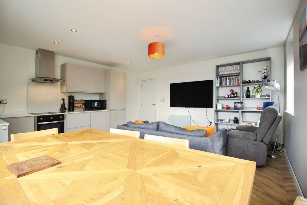 Property photo 3 of 14 Pbox-Img.Jpg