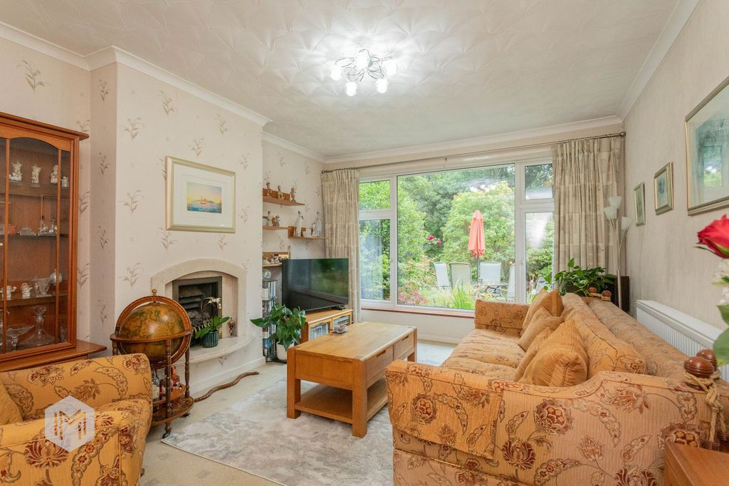 Property photo 2 of 27