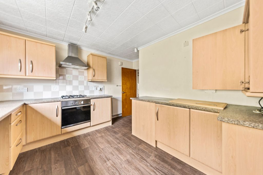 Property photo 3 of 24