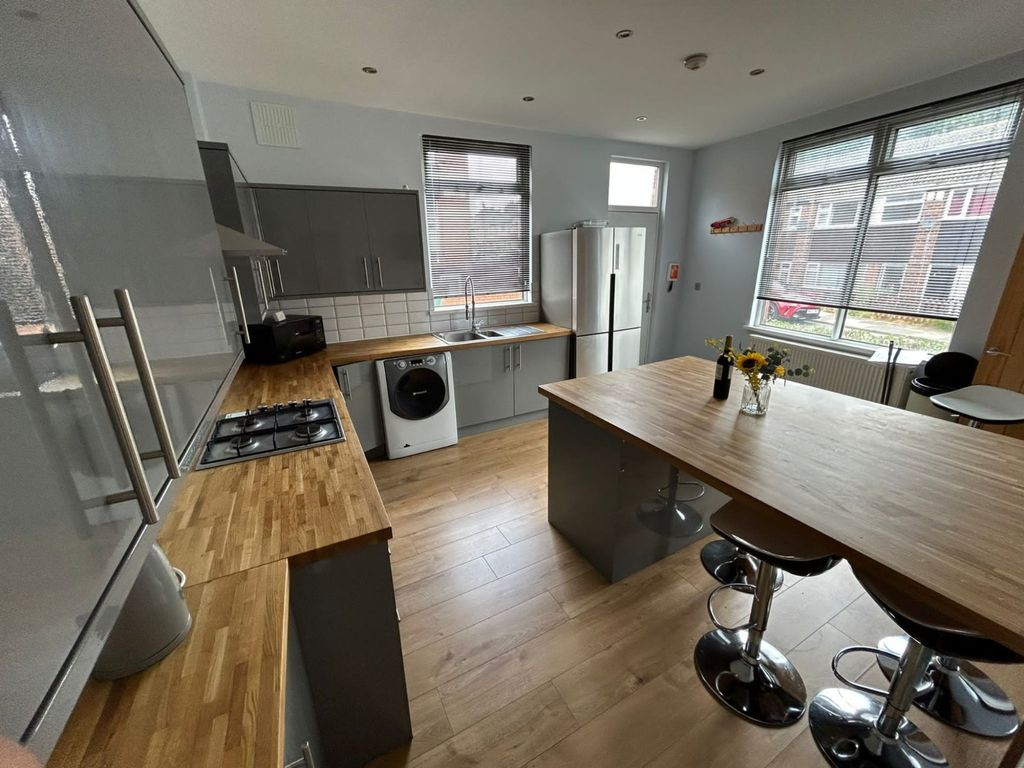 Property photo 2 of 17 Picture No. 06