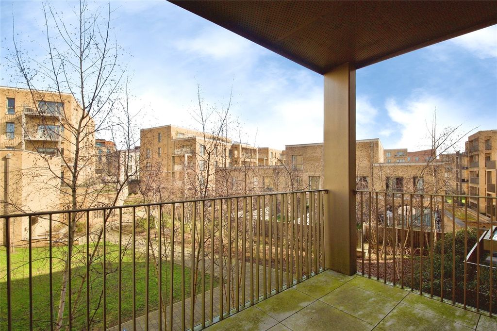 Property photo 2 of 34 Picture No. 18