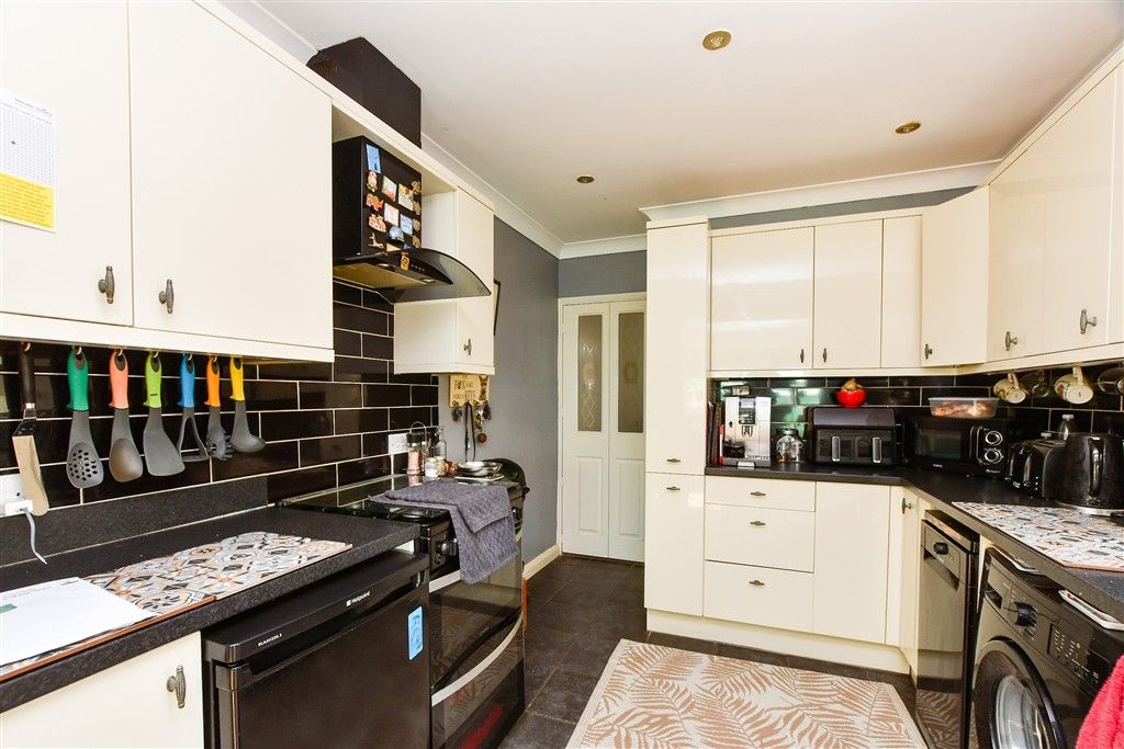 Property photo 3 of 14 Kitchen