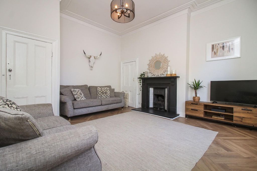 Property photo 2 of 13 2