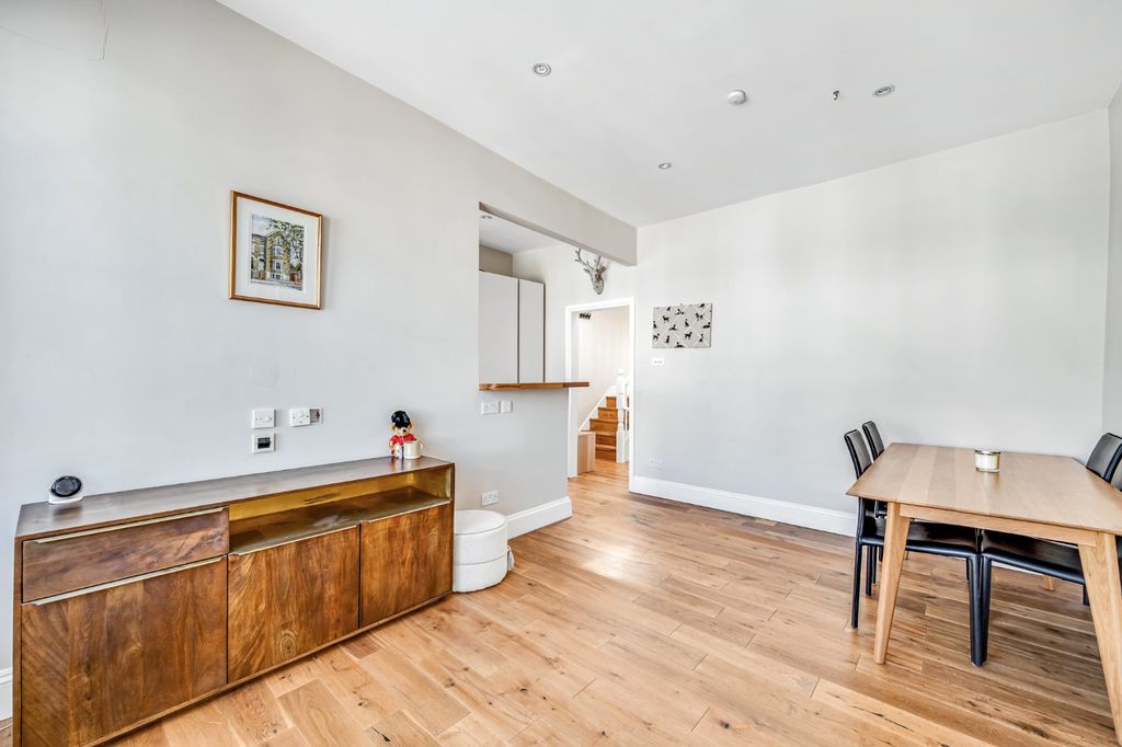 Property photo 3 of 13 4896782