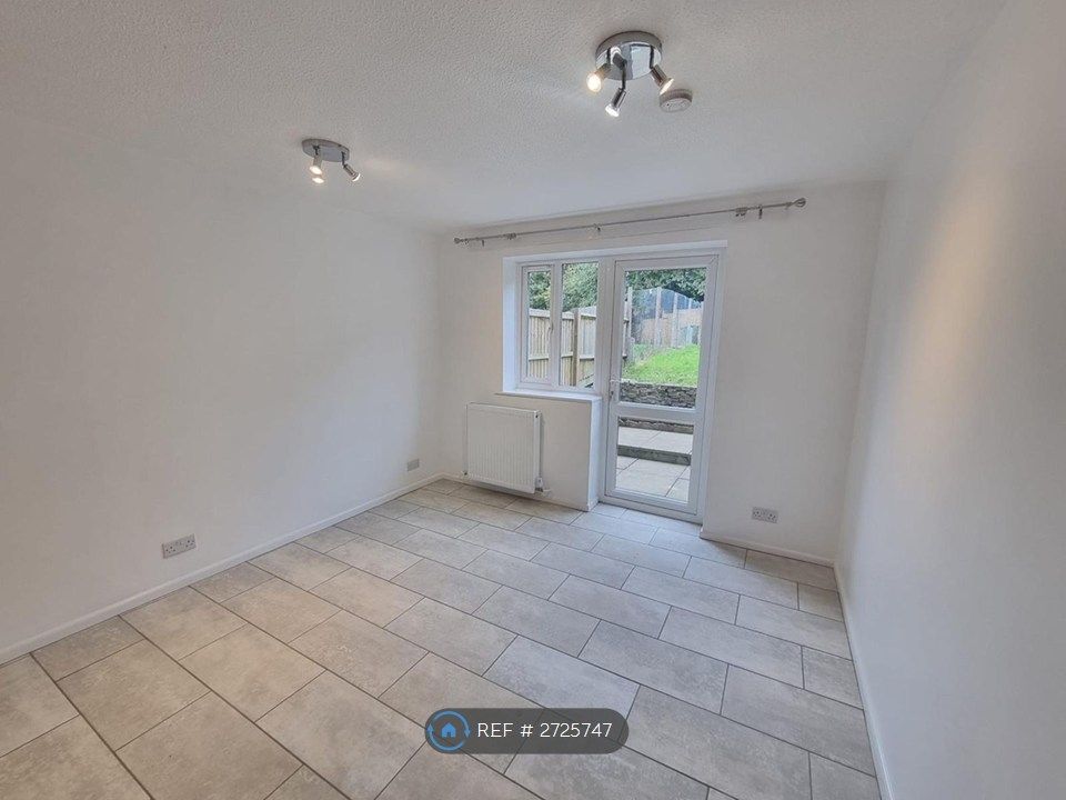 Property photo 2 of 7 Lounge