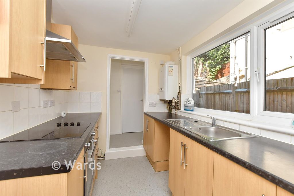 Property photo 3 of 17 Kitchen