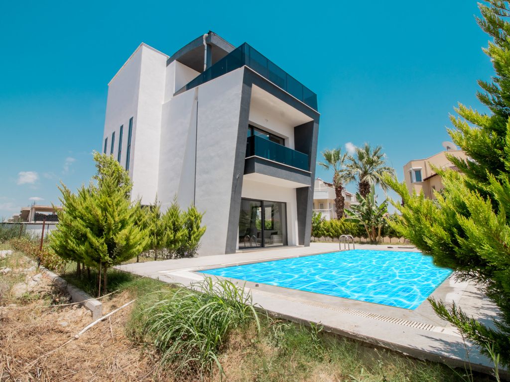 Property photo 2 of 25 Outstanding Villa For Sale In Antalya - Private Pool And Garden
