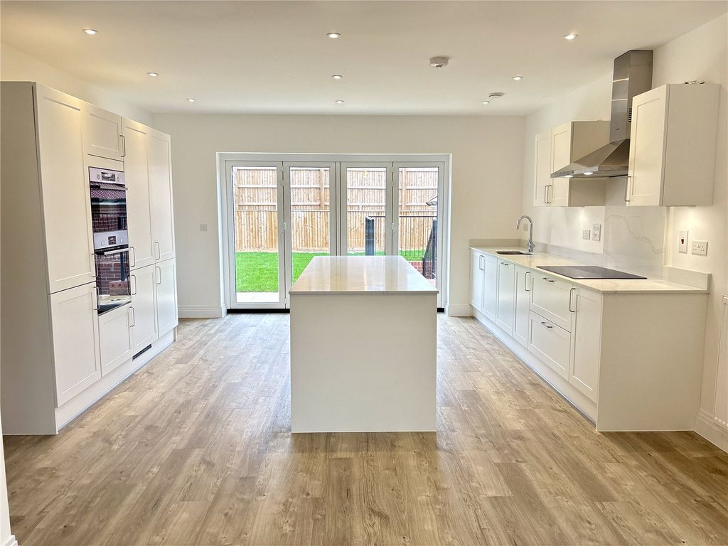 Property photo 2 of 21 Picture No. 31