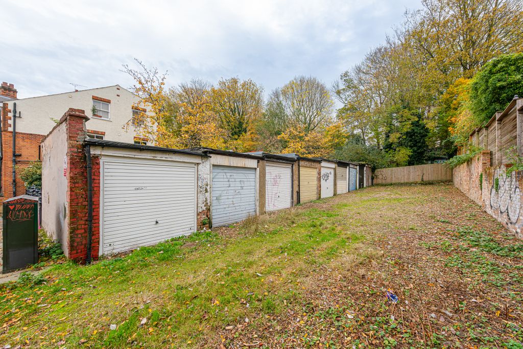 Property photo 1 of 9 Dukes Avenue 108-110, Garage-003