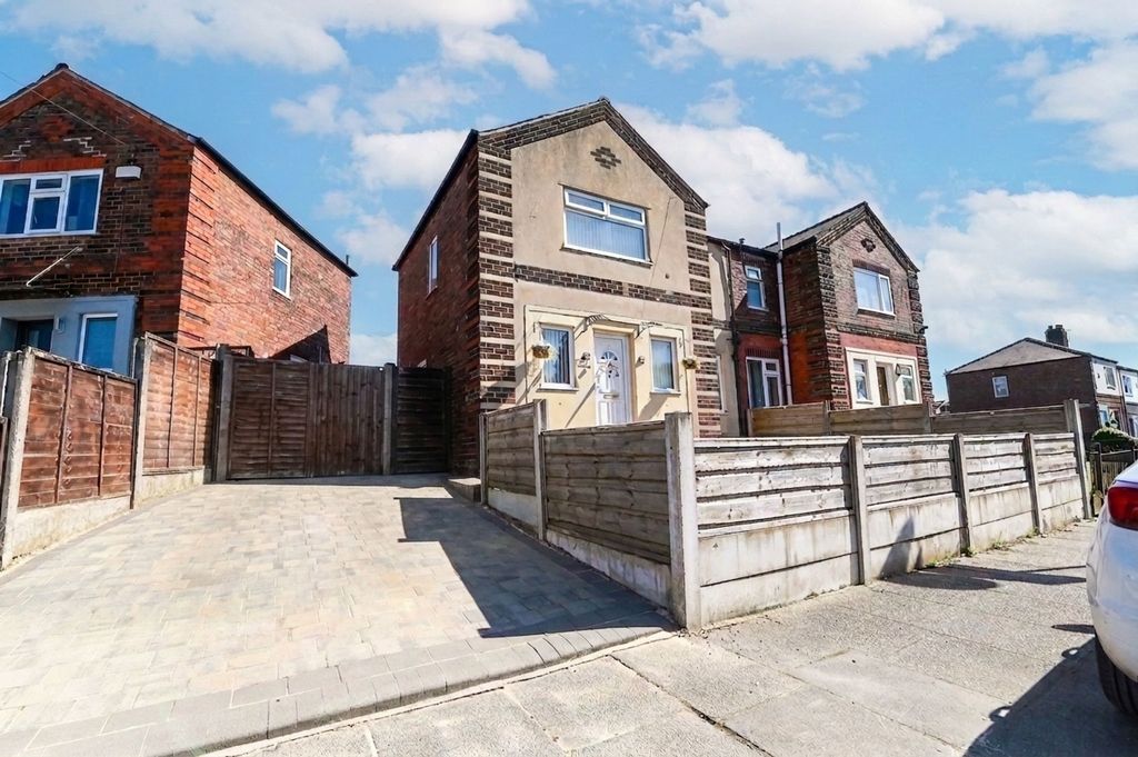 Property photo 2 of 12