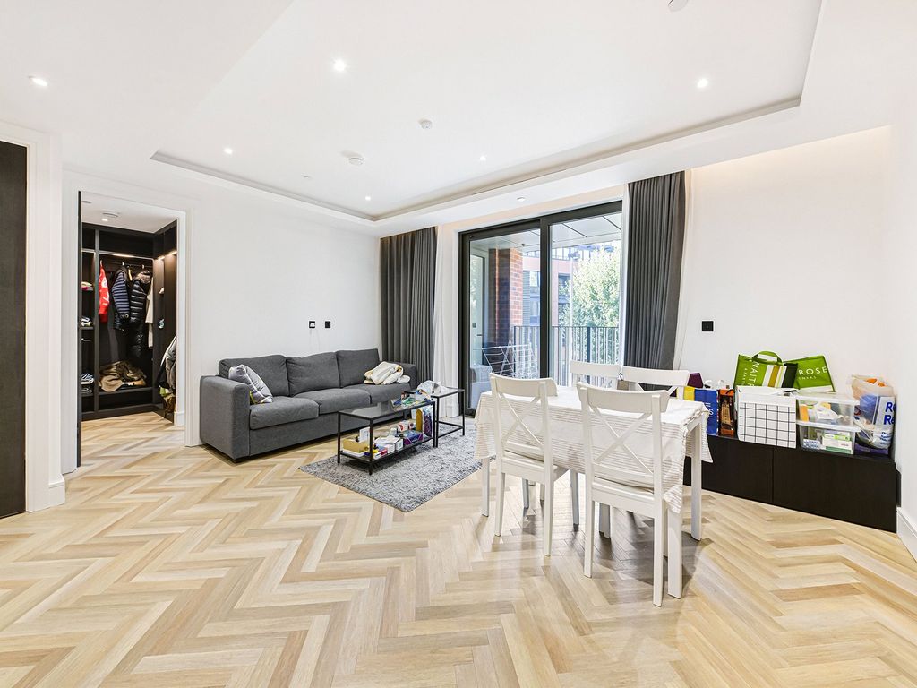 Property photo 3 of 18 Errington House