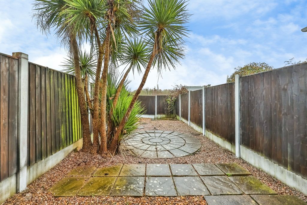 Property photo 2 of 20