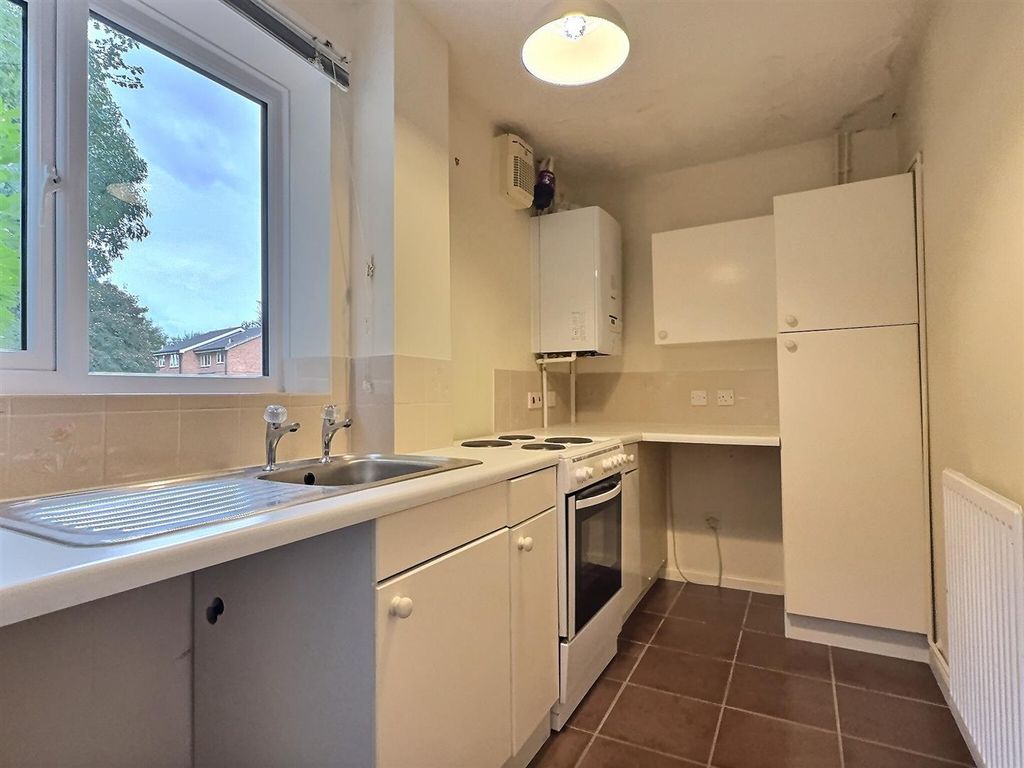 Property photo 2 of 11 Kitchen