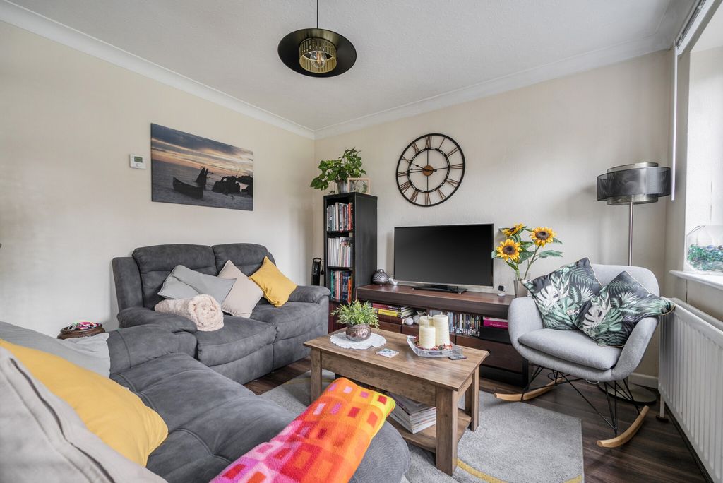 Property photo 2 of 24 1374623-17-690Dd2...