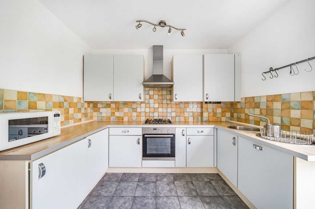 Property photo 3 of 18 Kitchen