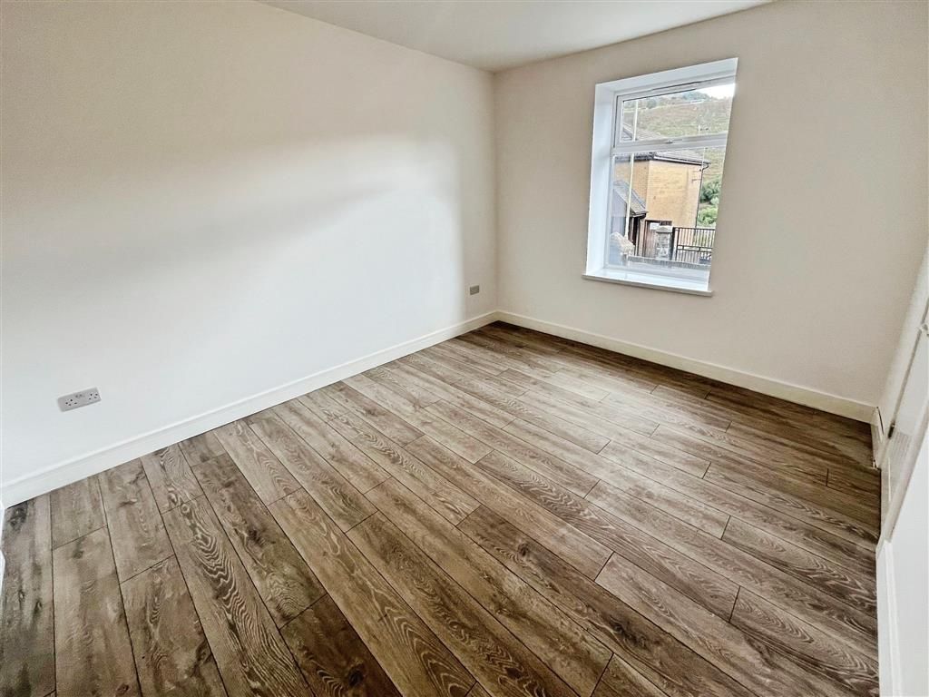 Property photo 3 of 7 Living Room