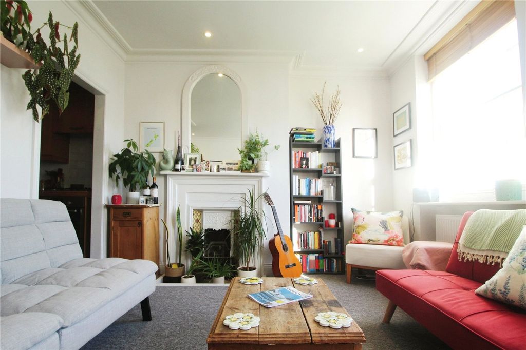 Property photo 2 of 9 Lounge