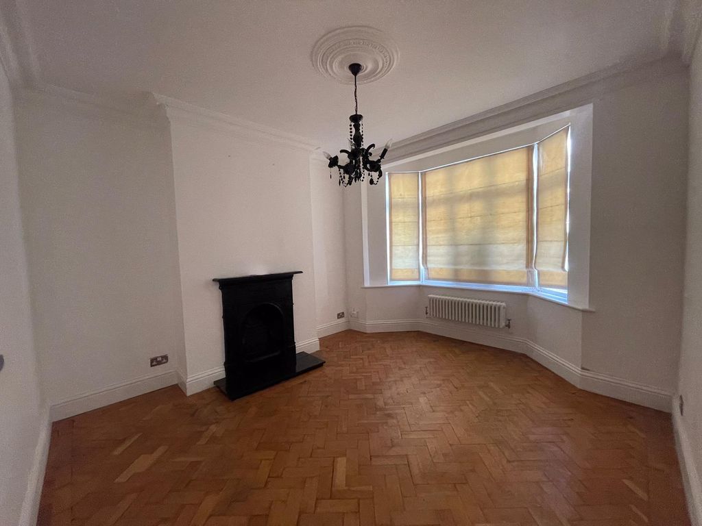 Property photo 3 of 8 Cc1Ec765-45d0-476A-917F-420Fa9c1F434