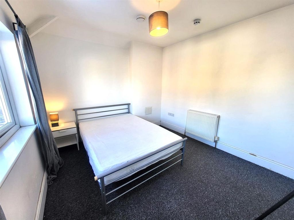 Property photo 2 of 11 Room Pic 1