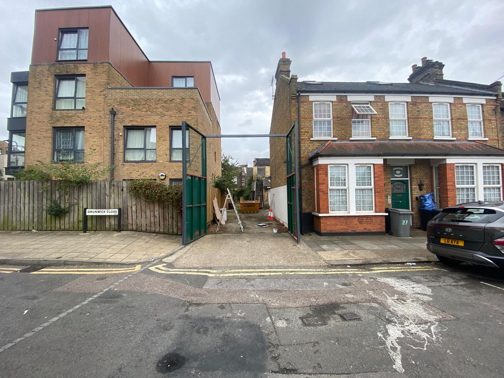 Property photo 1 of 8