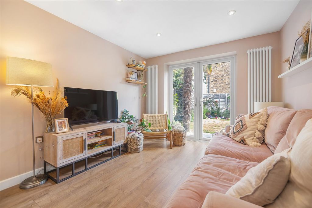 Property photo 2 of 16 243A5369-Hdr.Jpg
