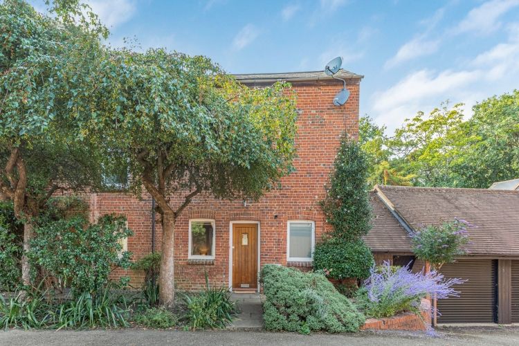 Property photo 1 of 9 301414