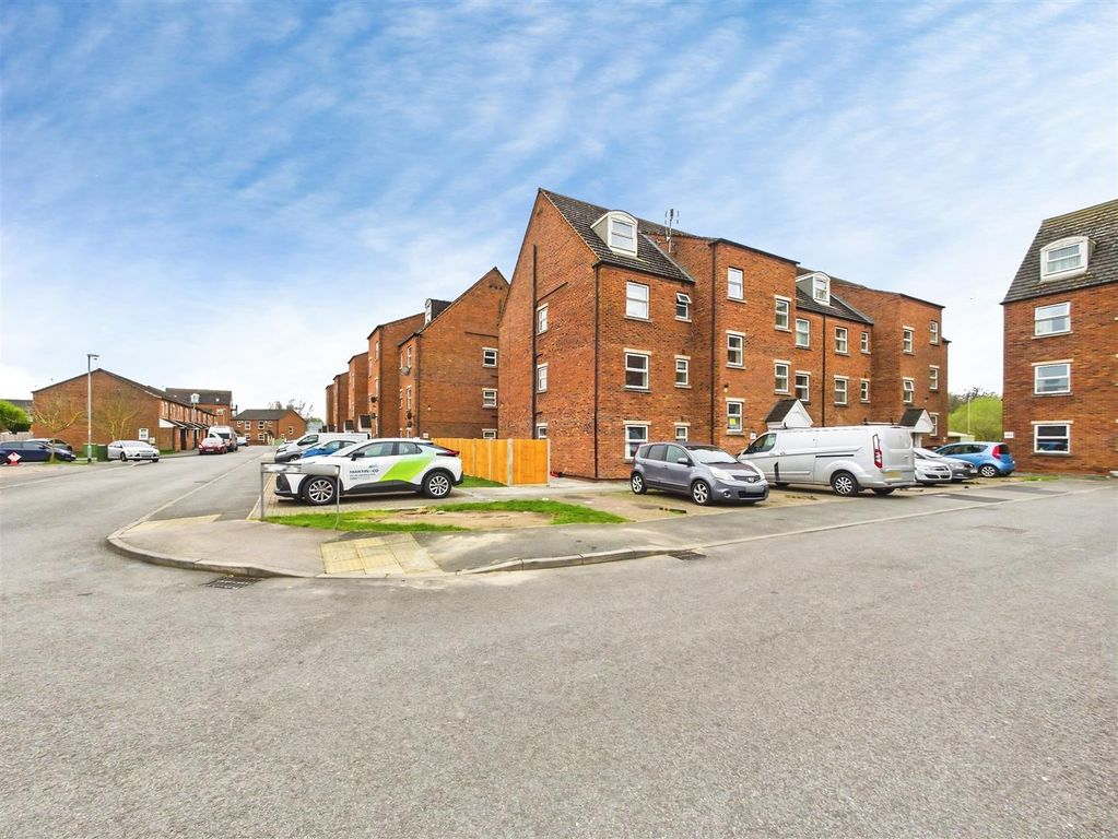 Property photo 1 of 20 Outside & Parking