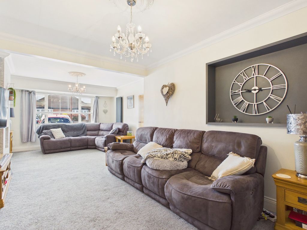 Property photo 2 of 18 5139584