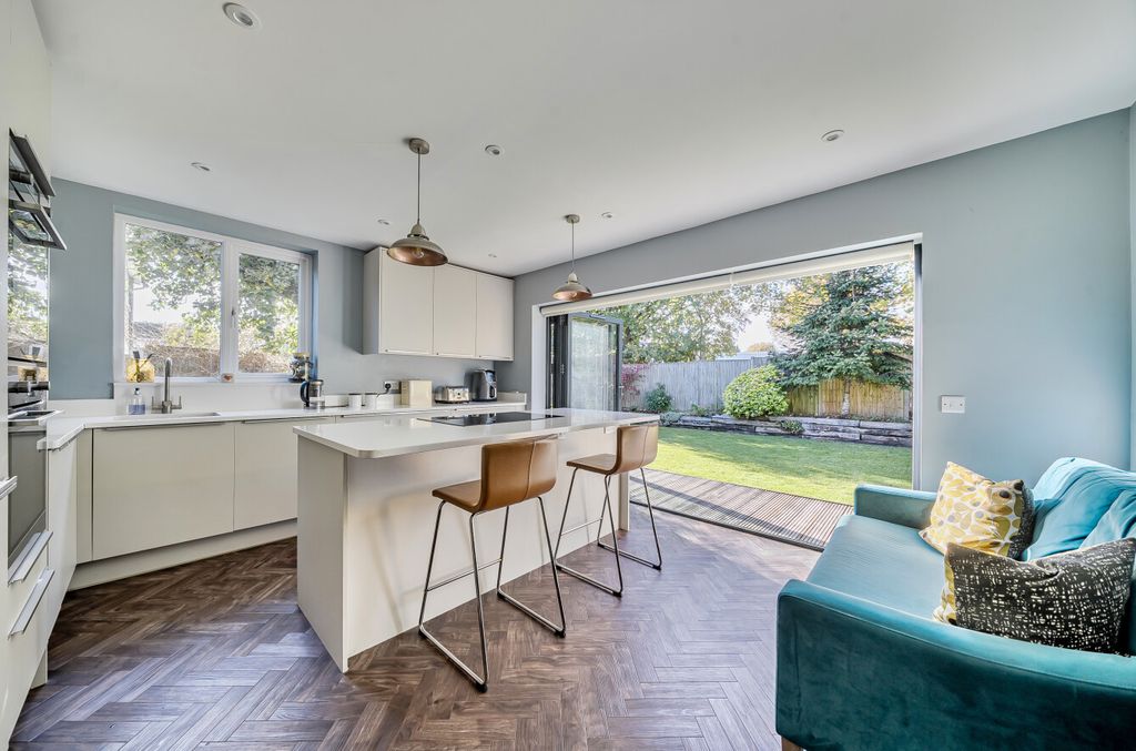 Property photo 2 of 17 1371003-13-68F8Bc...