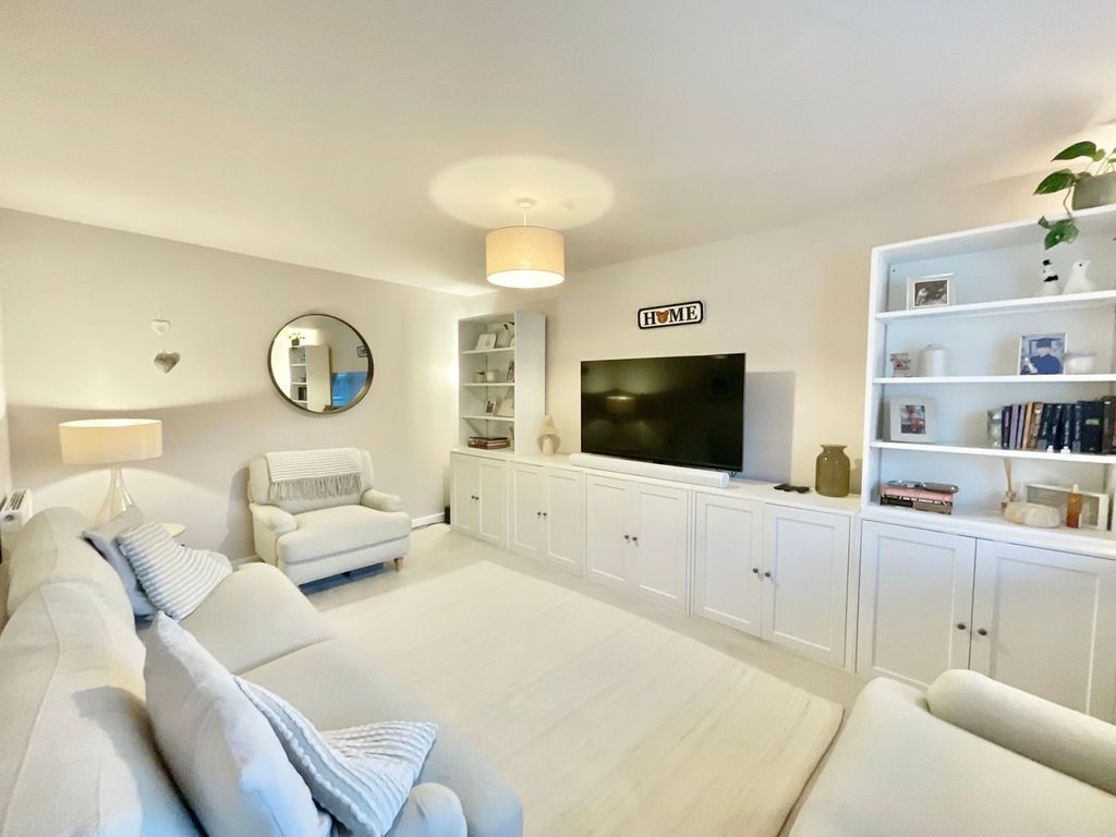 Property photo 3 of 25