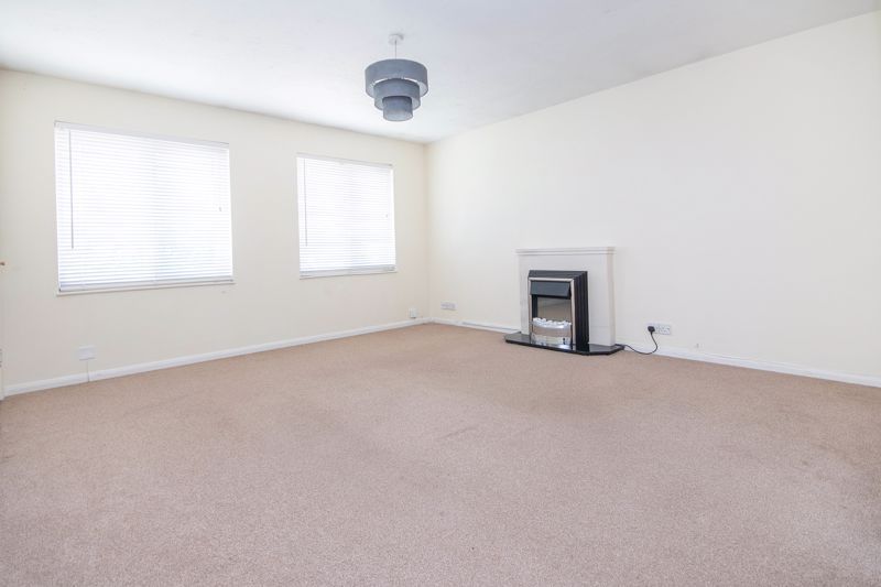 Property photo 2 of 11 Lounge